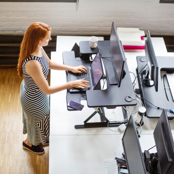  ergonomie, gestes et postures, port des charges, prévention mal de dos, bien porter une charge 